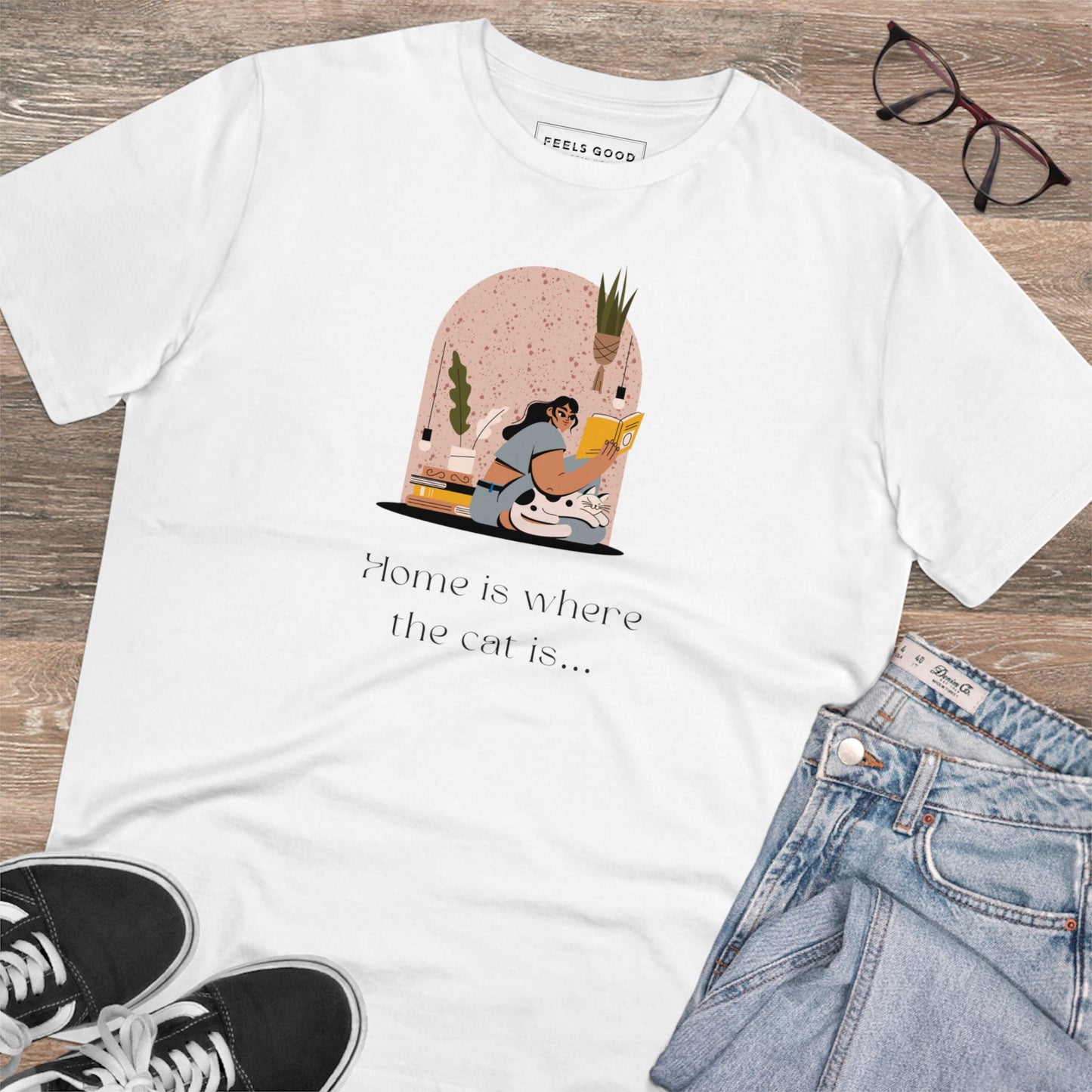 Funny cat t shirt for animal lovers with cute cat cartoon print