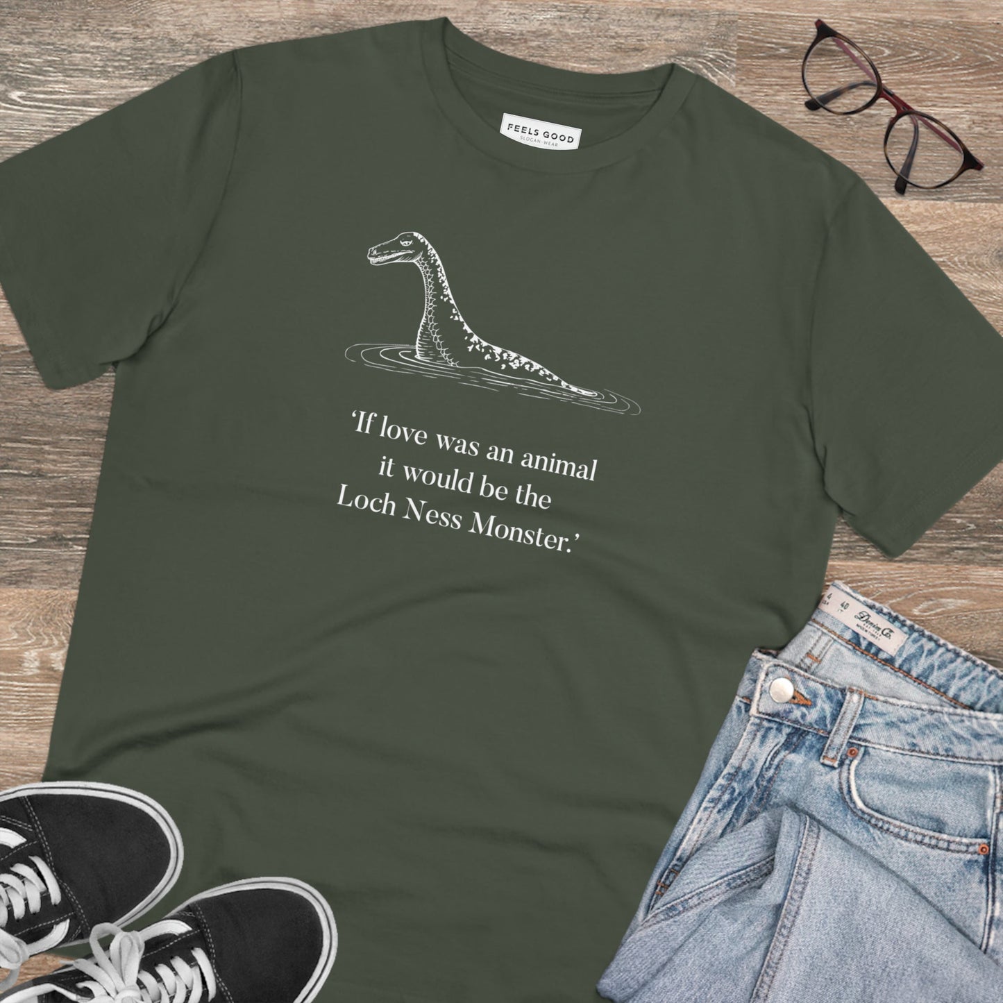 Stay comfy in the Scotland 'Nessie' organic cotton t-shirt, a modern take on Scottish traditional dress.