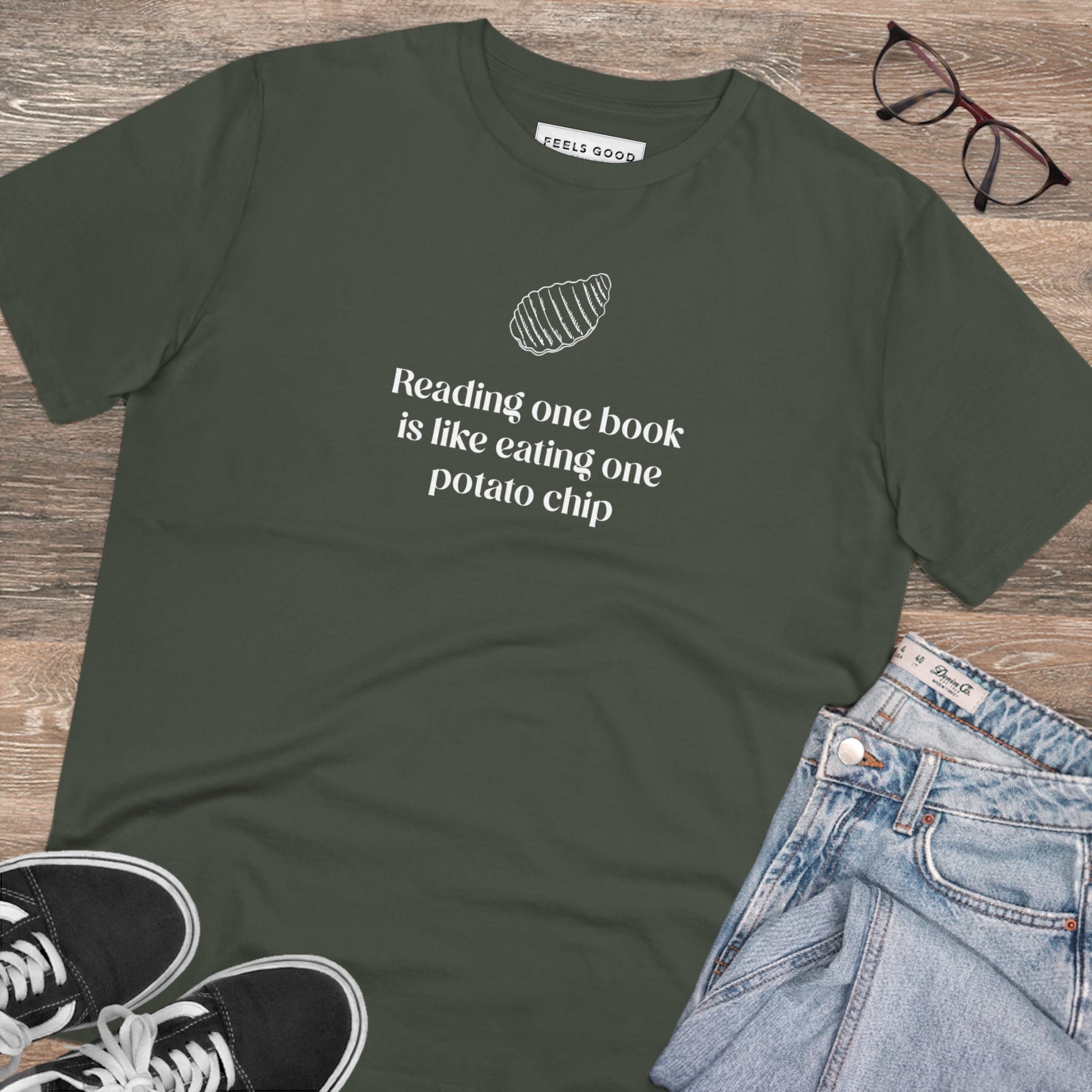 Top t-shirt: Books 'Can I Have More' organic cotton for book lovers.
