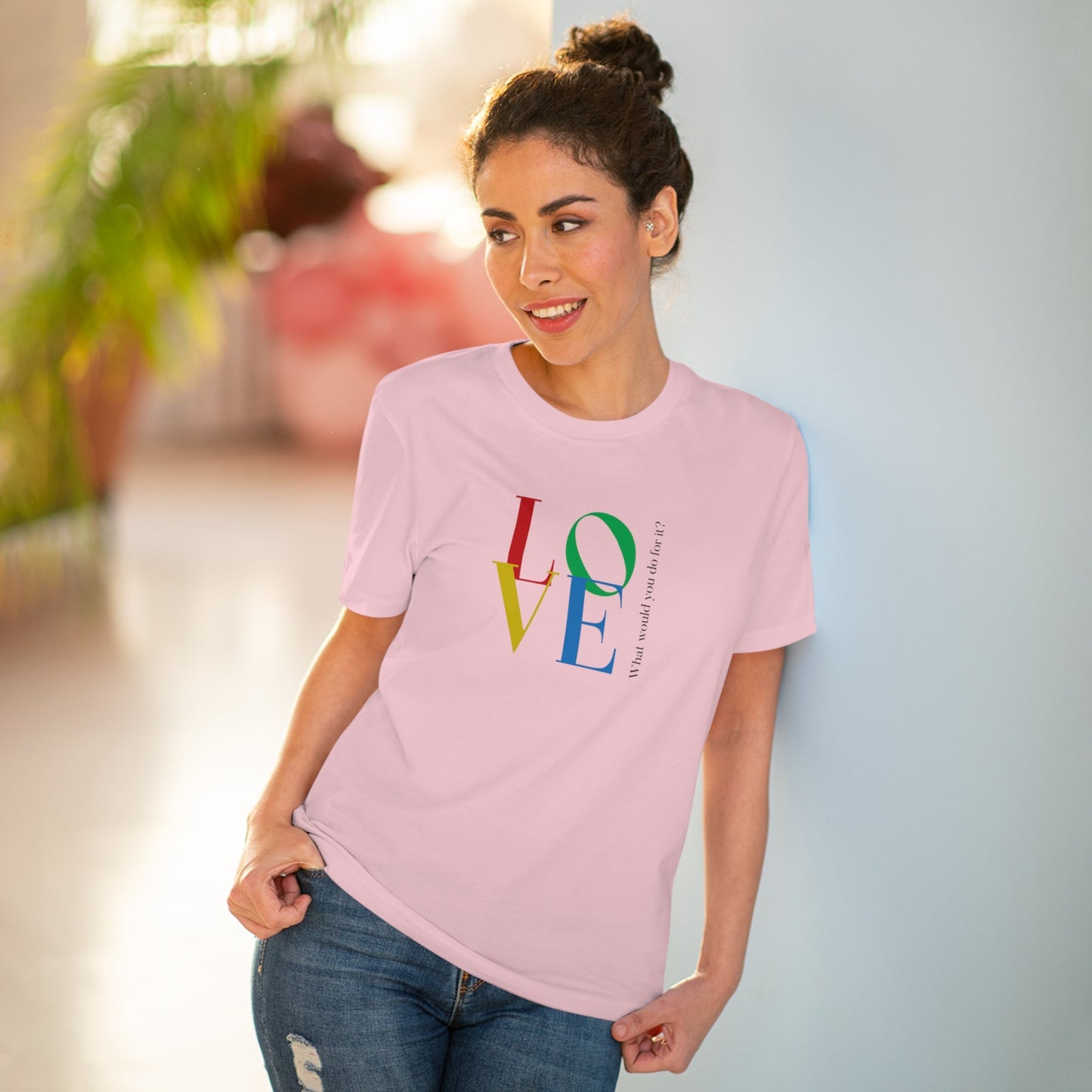 Elegant and expressive Dior t-shirt made from premium organic cotton.

