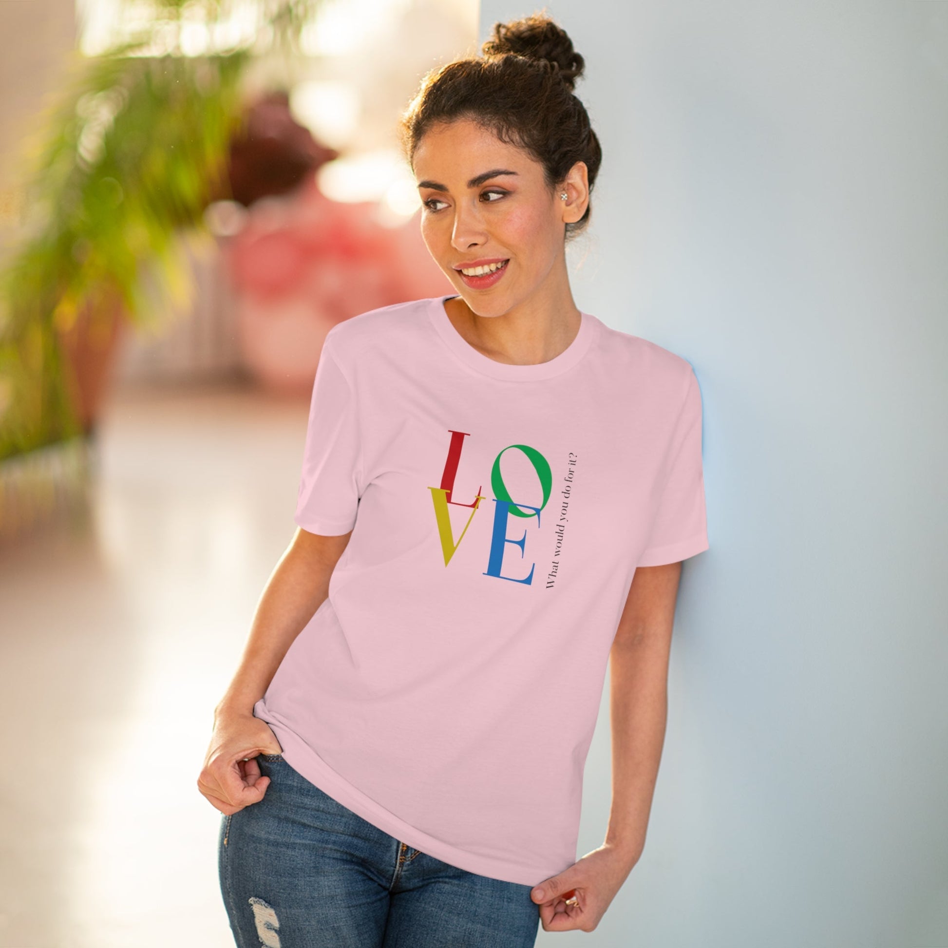 Elegant and expressive Dior t-shirt made from premium organic cotton.

