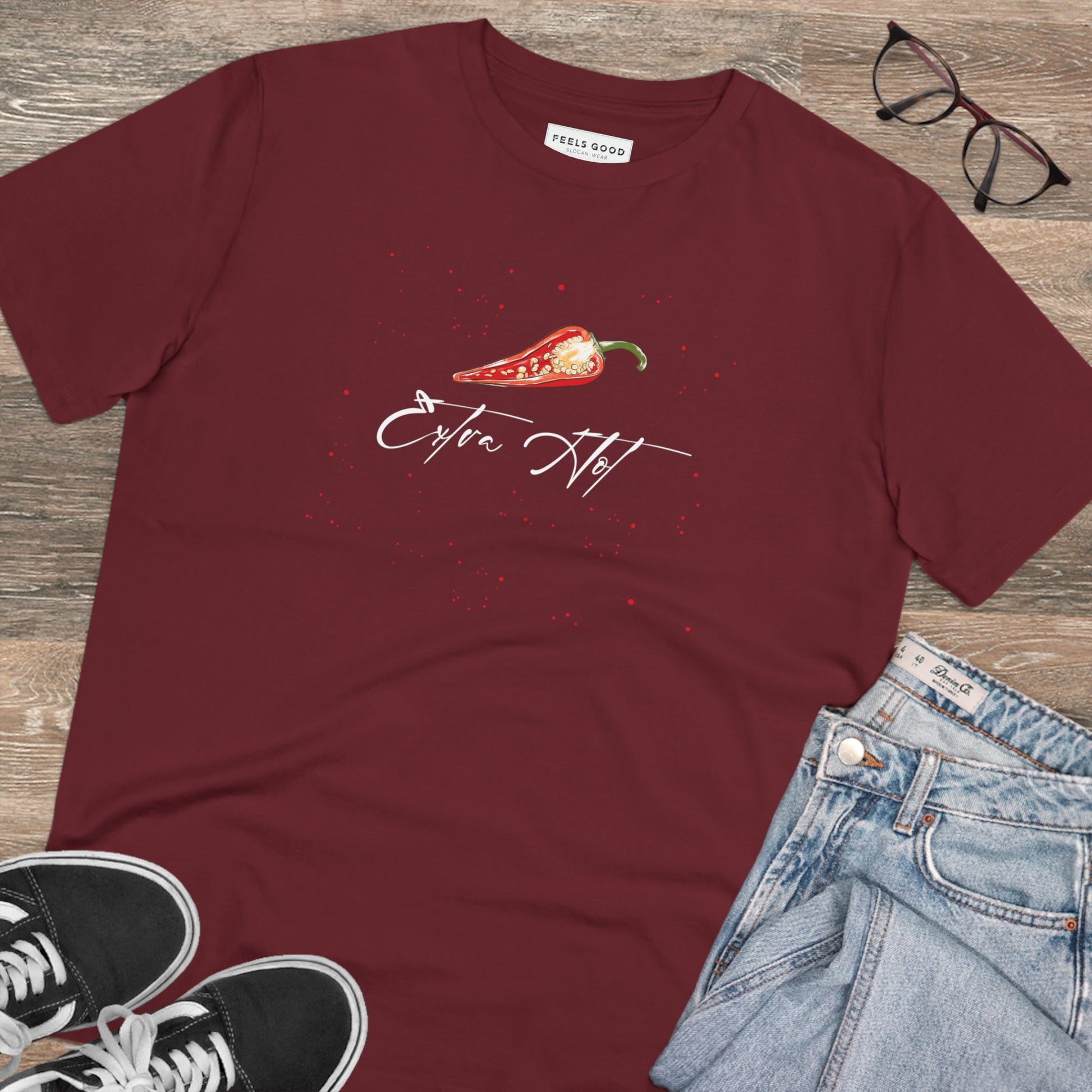 Express yourself with the feminist 'Extra Hot' organic cotton t-shirt, a unisex empowering t-shirt.