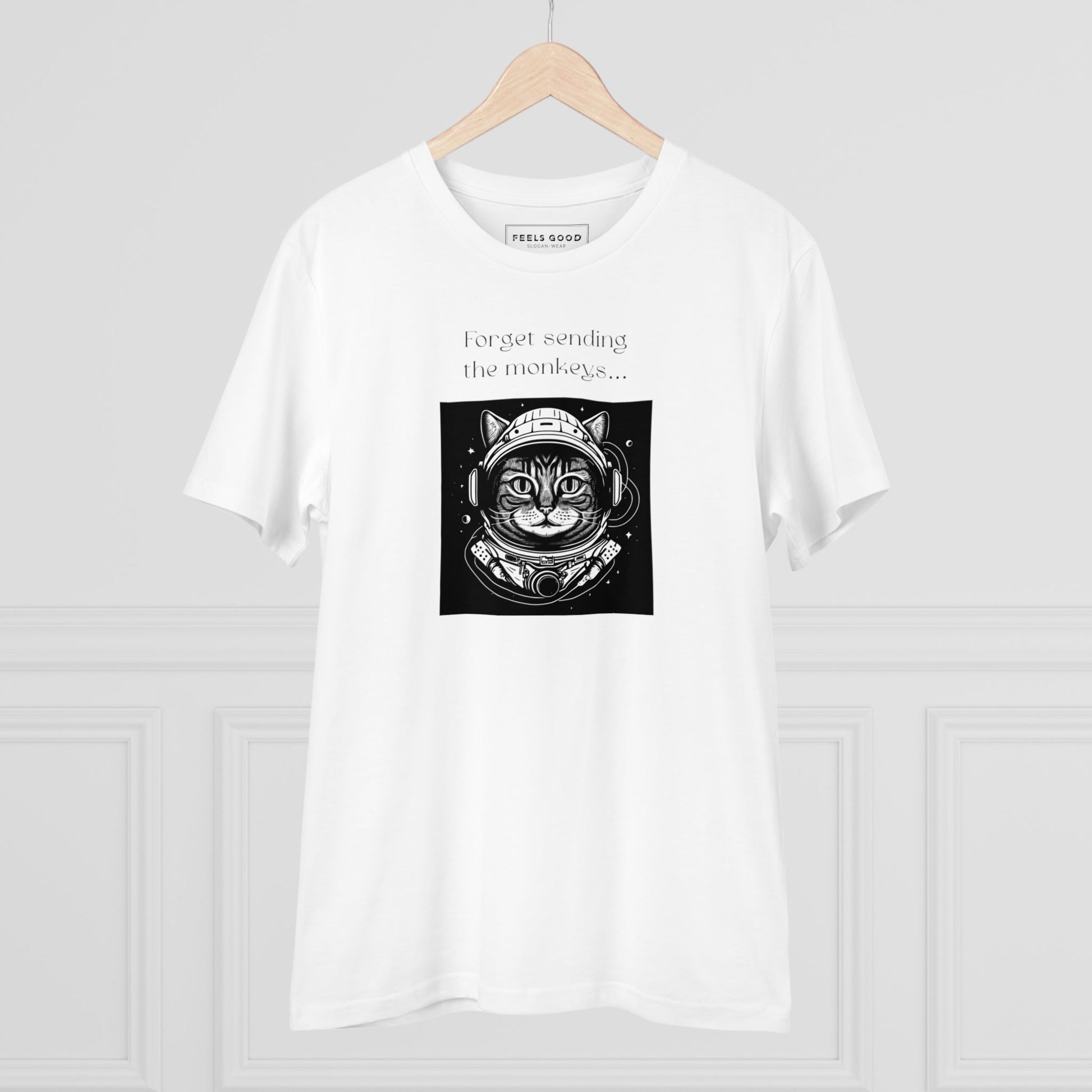 Organic cotton cat astronaut tee shirt, great for gifts.


