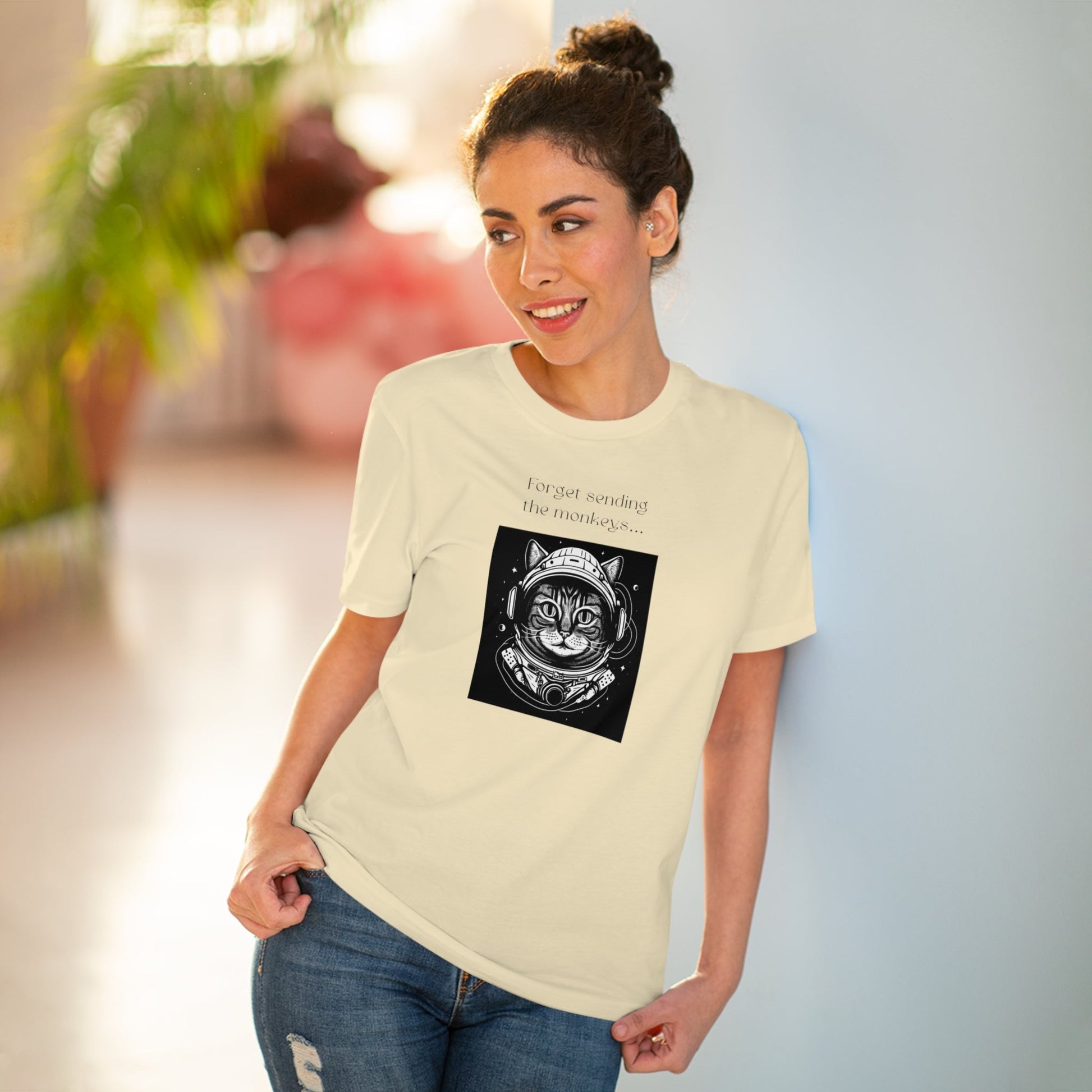 Cat astronaut graphic tee shirt for cat lovers.

