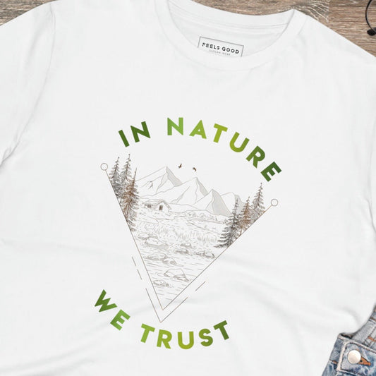 Show off travel quotes with the organic cotton 'In Nature We Trust' t-shirt on your adventures.