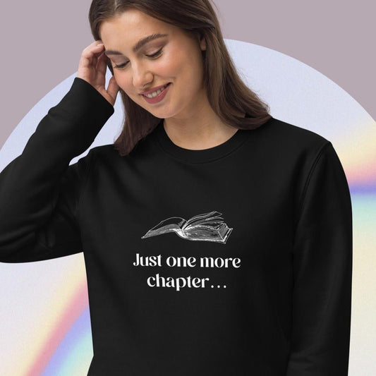 Top mens sweatshirt: 'Just One More Chapter' organic cotton.
